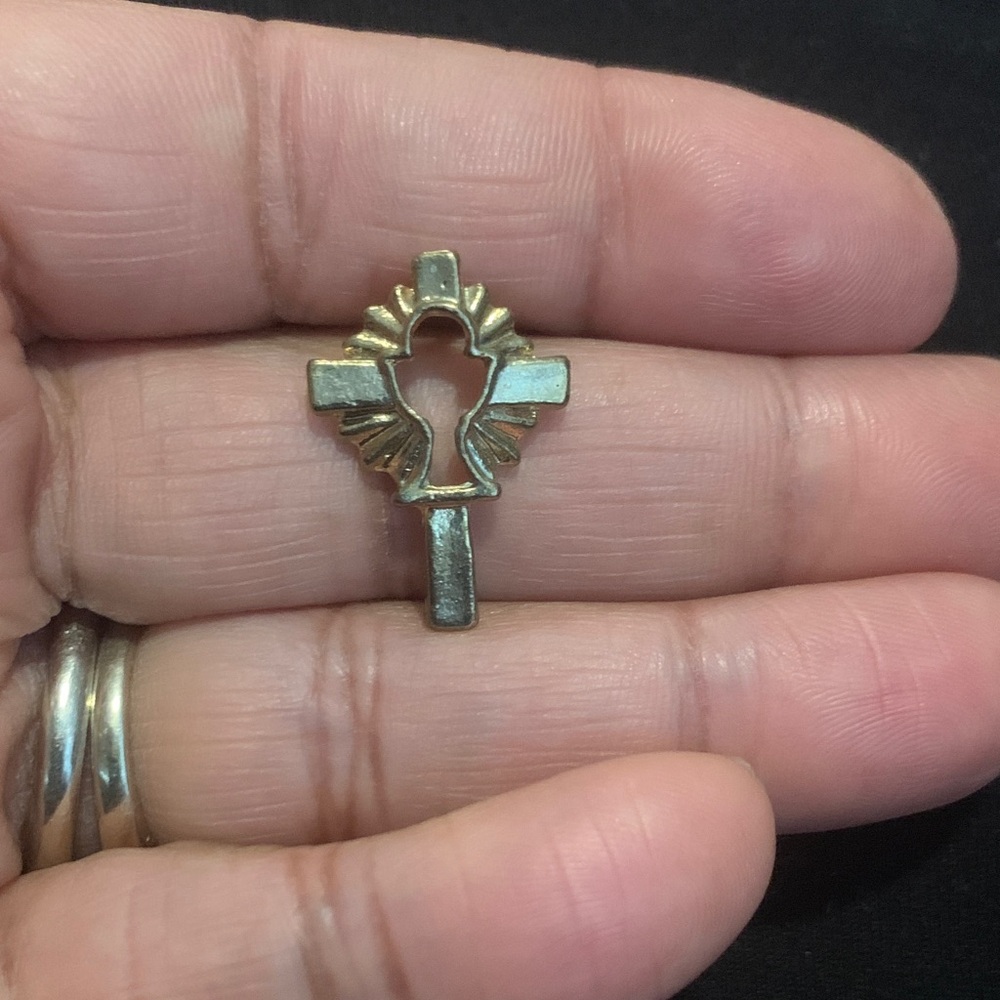 Vintage Gold Cross Pin unisex